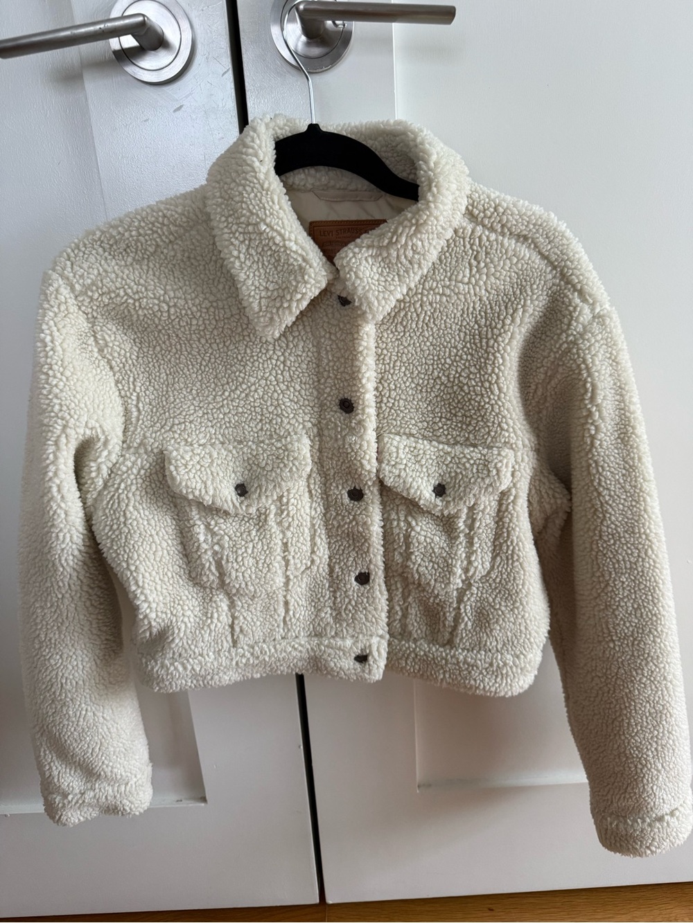 Levi’s Women’s Cream Sherpa Button-Front Cropped Jacket